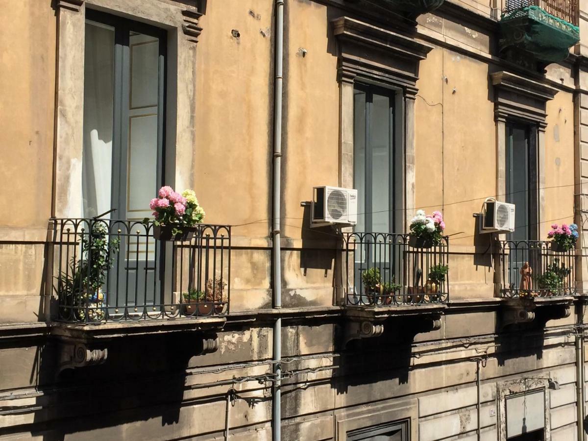 Dimora Umberto Bed & Breakfast Catania Bagian luar foto
